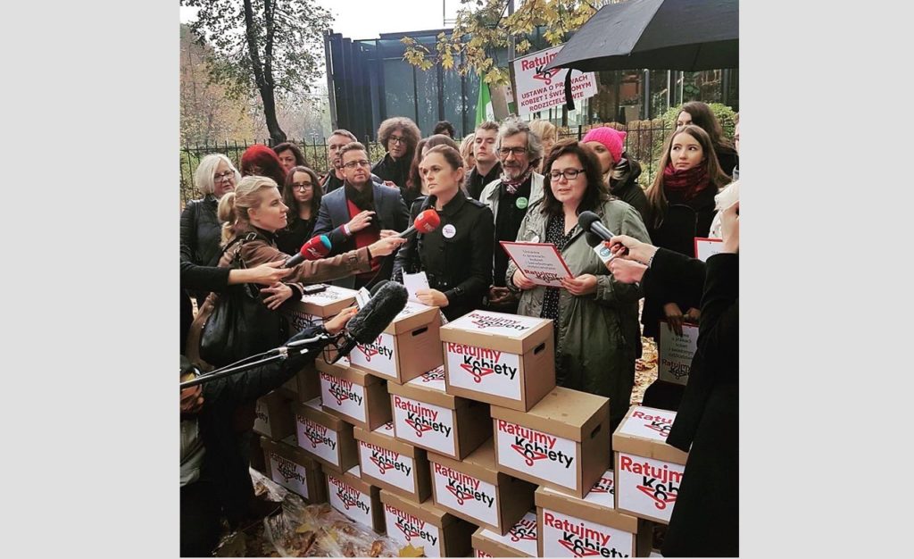“Save Women” bill with 500 000 signatures submitted to the Polish Parliament